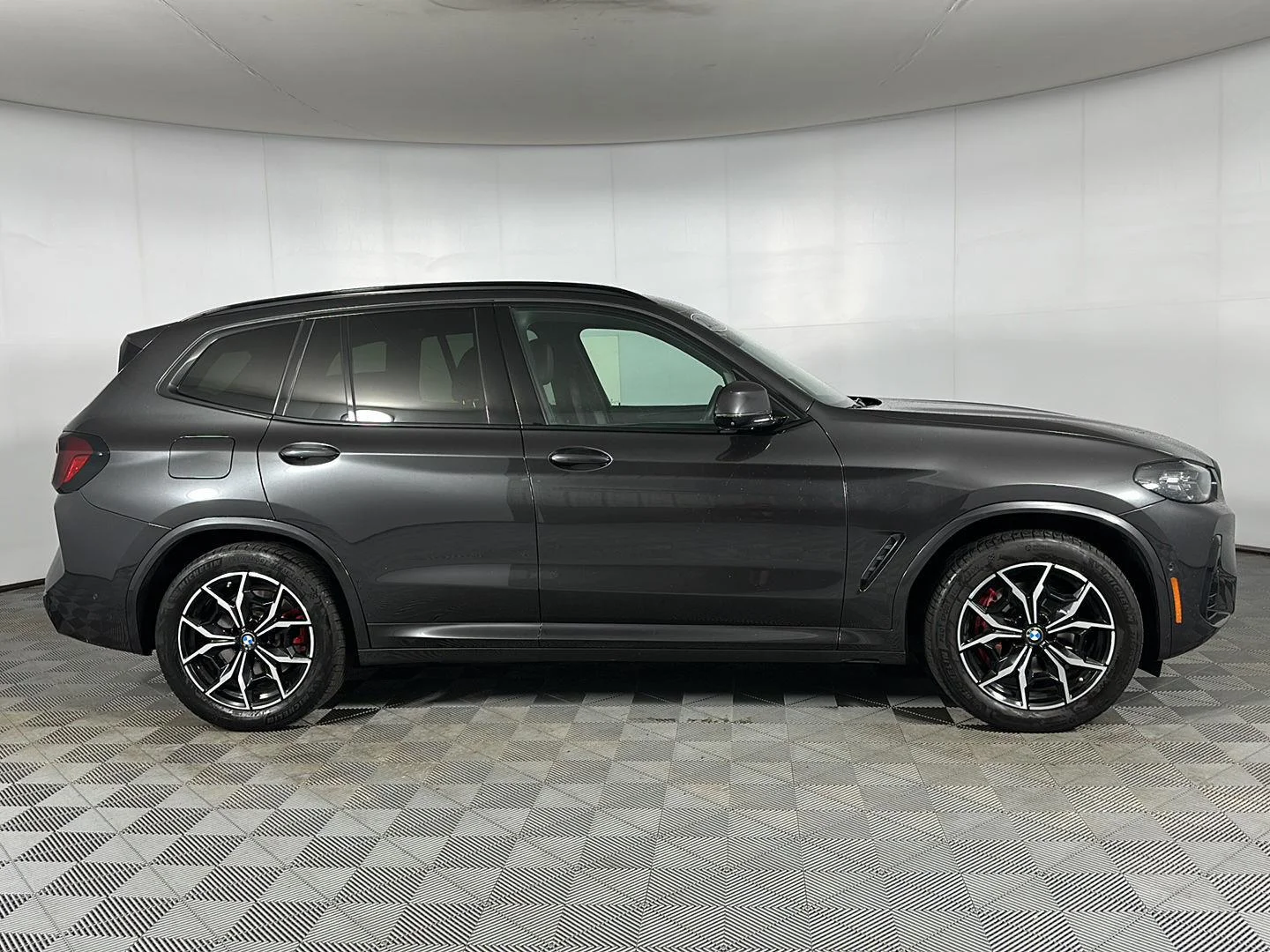 Used 2023 Dark Graphite Metallic BMW xDrive30i image 28