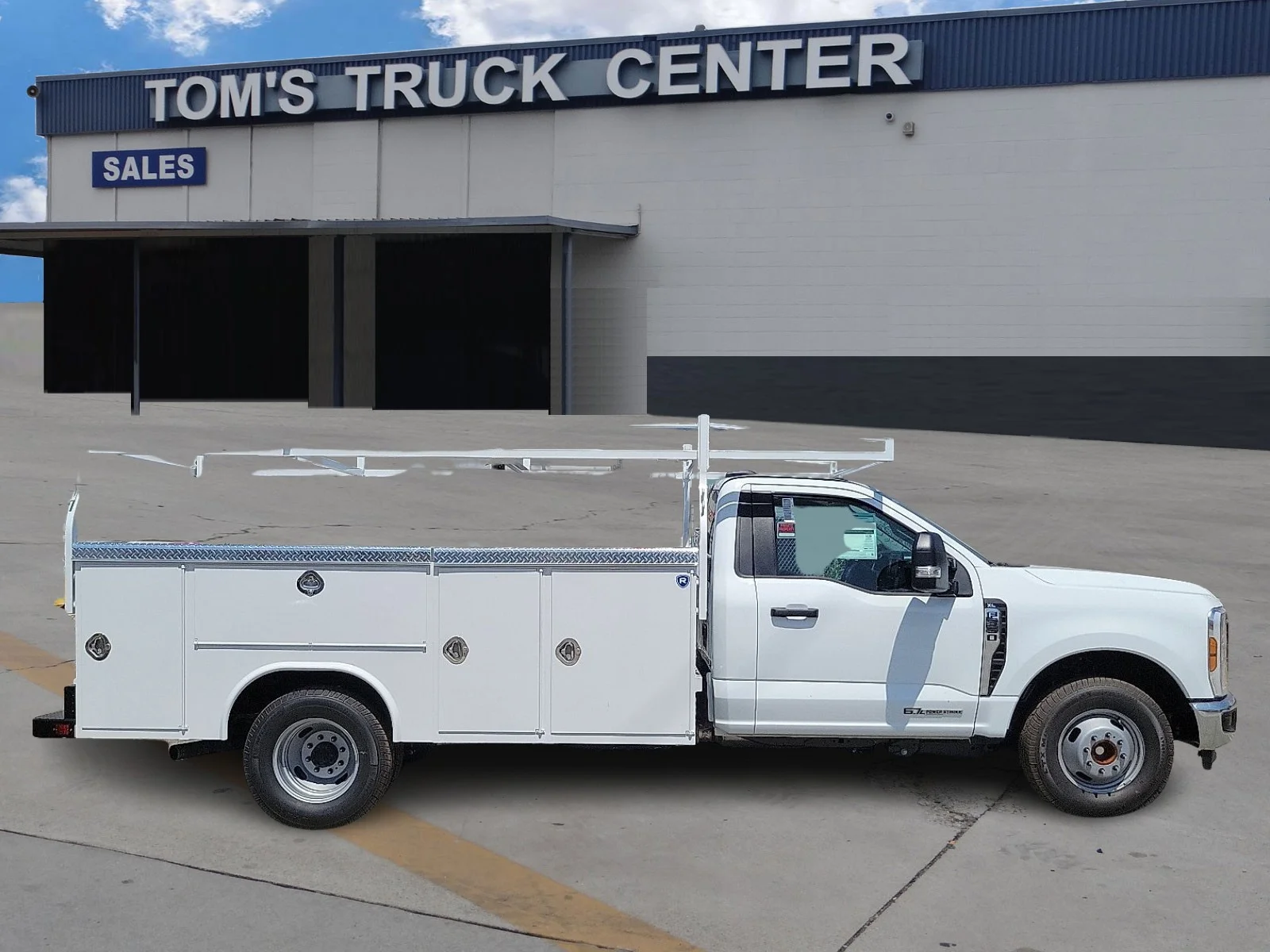 2025 Ford F-350 Super Duty Chassis Cab XL - Photo 2