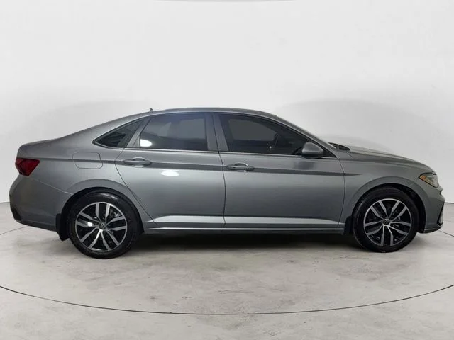 Used 2025 Silver Volkswagen 1.5T SE image 6