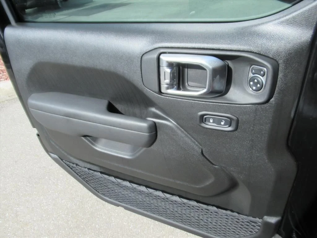 New 2026 Black Clear-Coat Exterior Paint Jeep Rubicon image 26