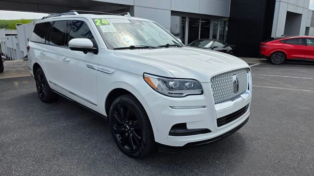 2024 Lincoln Navigator Reserve 4WD's photo
