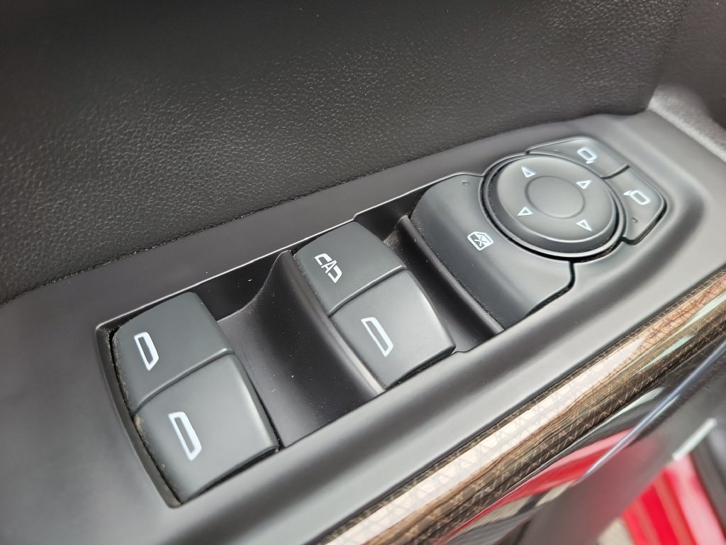 Used 2019 CAJUN RED TINTCOAT Chevrolet RST image 18