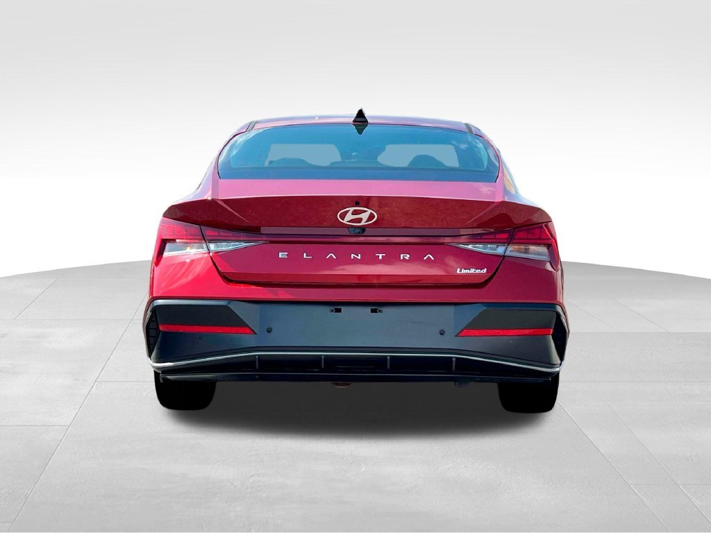 2025 Hyundai Elantra Limited - Photo 8
