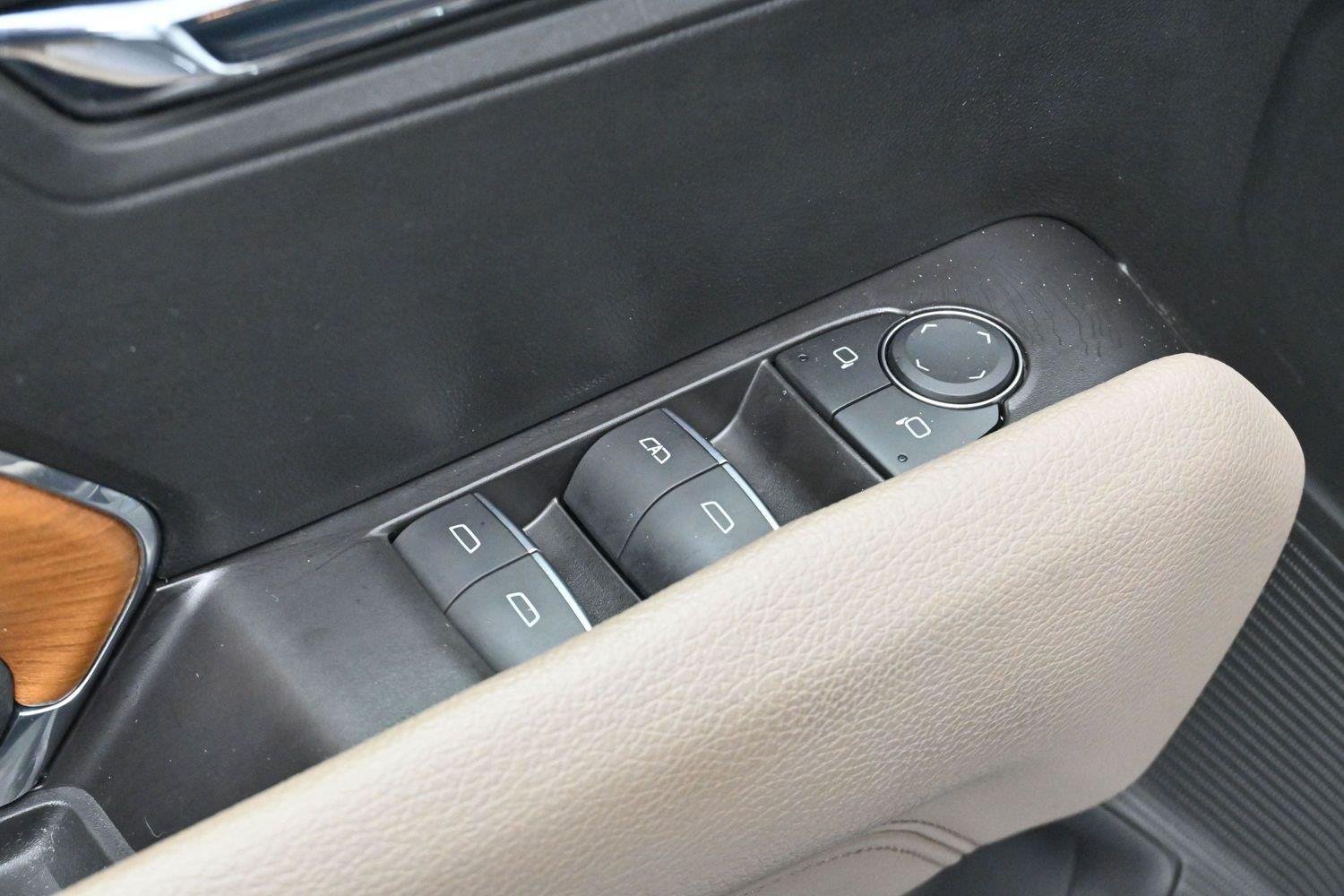 Used 2024 Summit White GMC Denali image 11