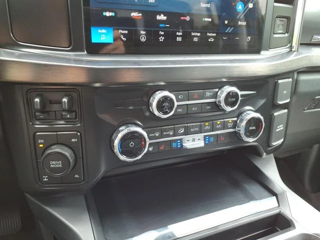 Used 2025 Gray Ford Lariat image 26