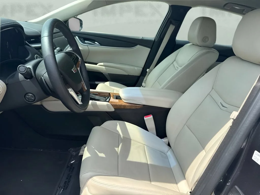 Used 2018 PHANTOM GRAY METALLIC Cadillac  image 9
