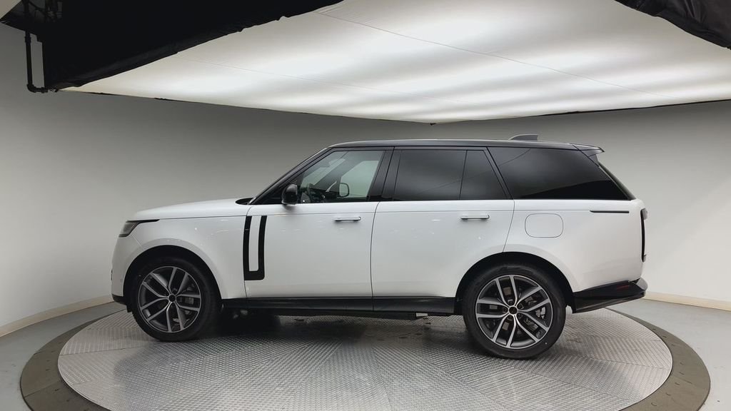 New 2026 Fuji White Land Rover SE image 5