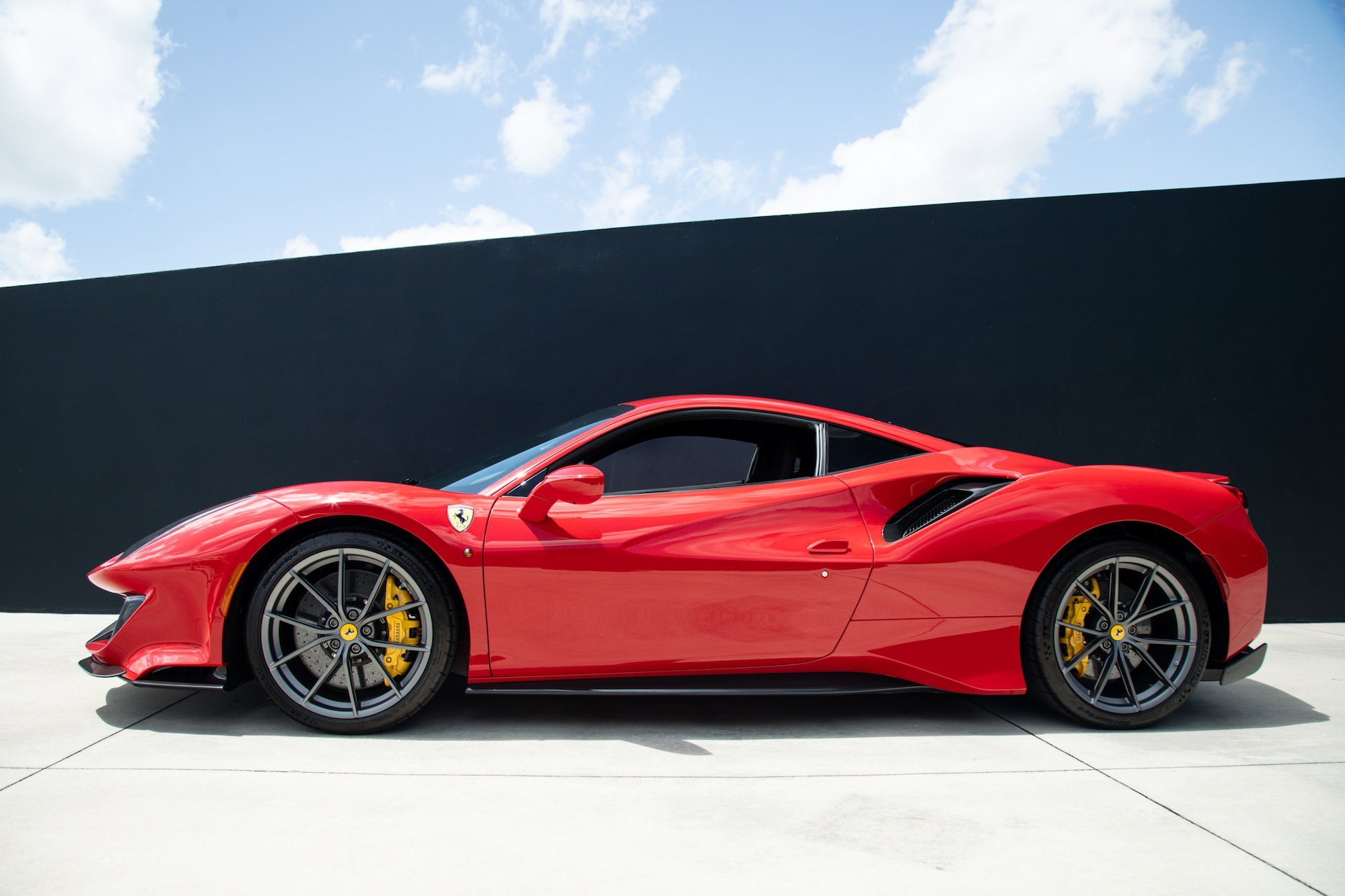 Used 2020 Red Ferrari  image 19
