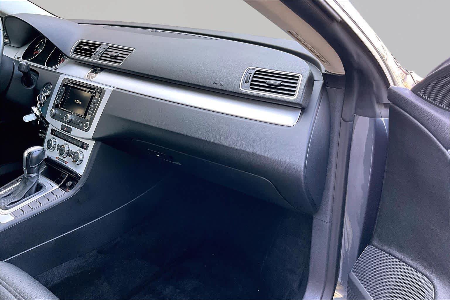 Used 2014 Island Gray Metallic Volkswagen Sport image 19