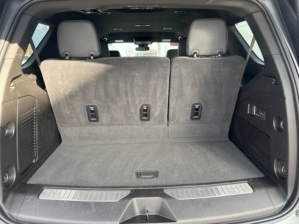 2025 GMC Yukon Denali - Photo 43