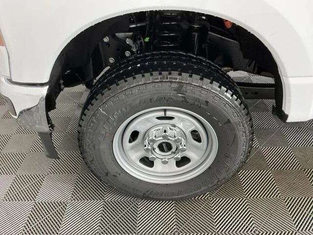 New 2026 Oxford White Ford XL image 28