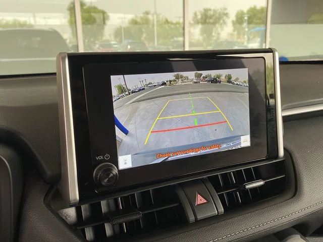 2025 Toyota RAV4 XLE - Photo 24