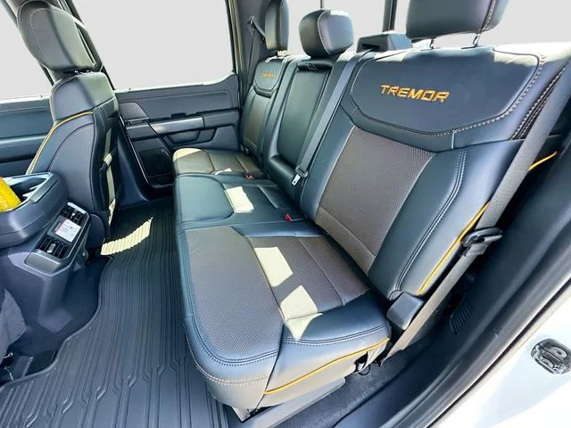 New 2025 Oxford White Ford Tremor image 17