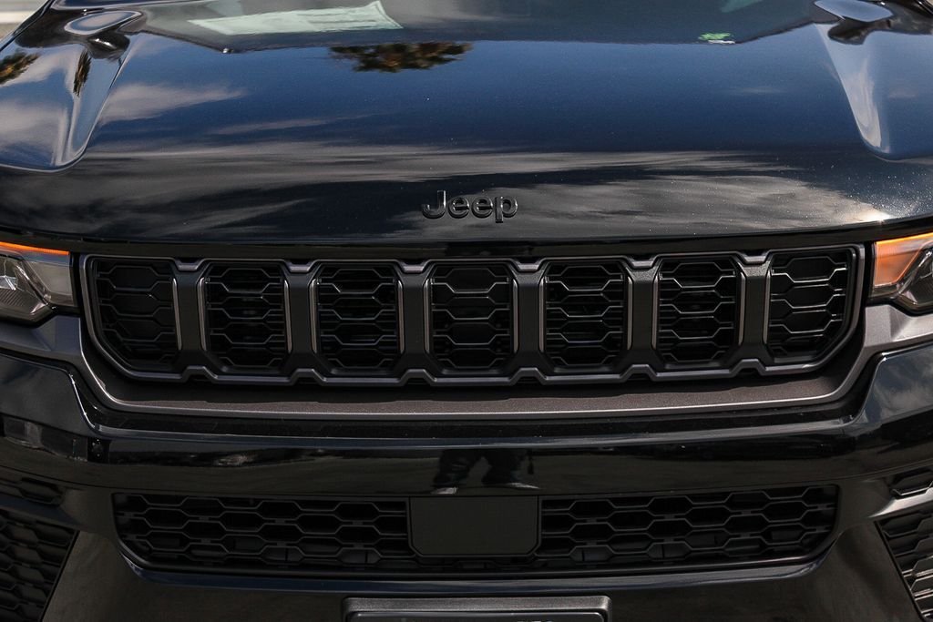 New 2026 Diamond Black Crystal Pearlcoat Jeep Altitude image 6