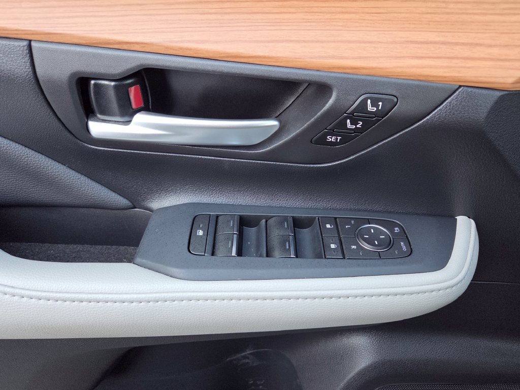 Used 2025  Toyota Limited image 27