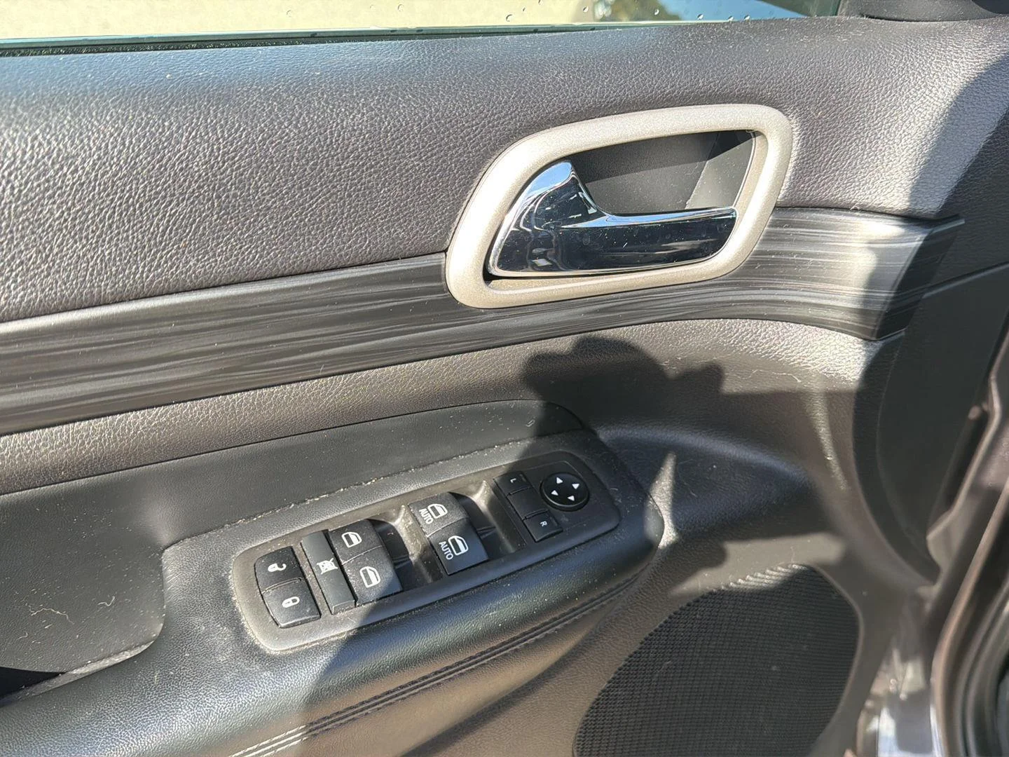 Used 2021 Granite Crystal Metallic Clearcoat Jeep Laredo E image 11