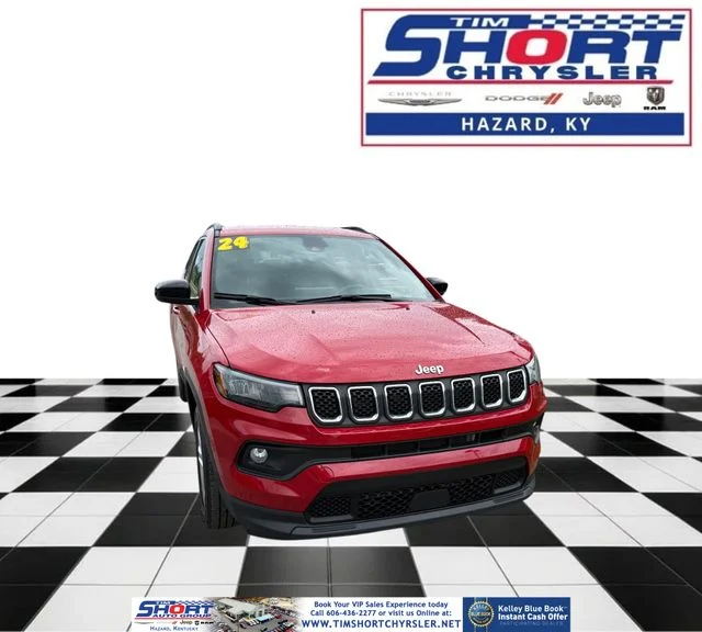 Used 2024  Jeep Latitude image 1