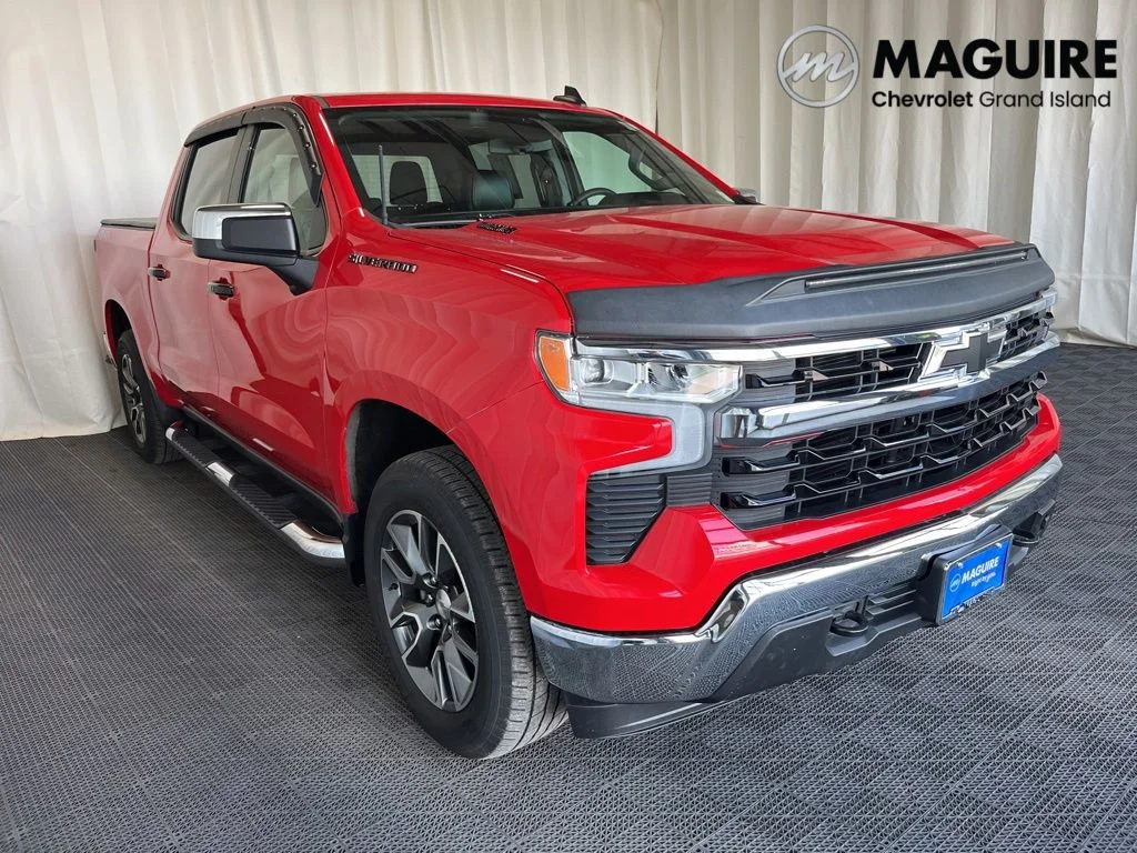 Used 2024 Red Chevrolet LT image 27