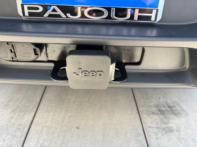 Used 2015 White Jeep Latitude image 25