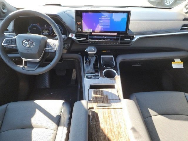 Used 2025 Midnight Black Metallic Toyota Platinum image 28