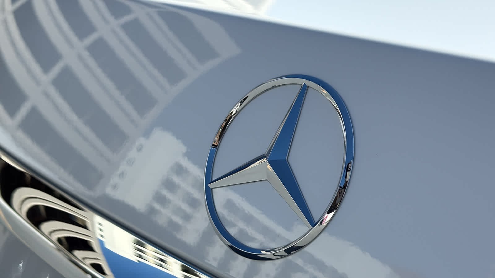 New 2026 MANUFAKTUR Moonlight White Metallic Mercedes-Benz S 580 image 9