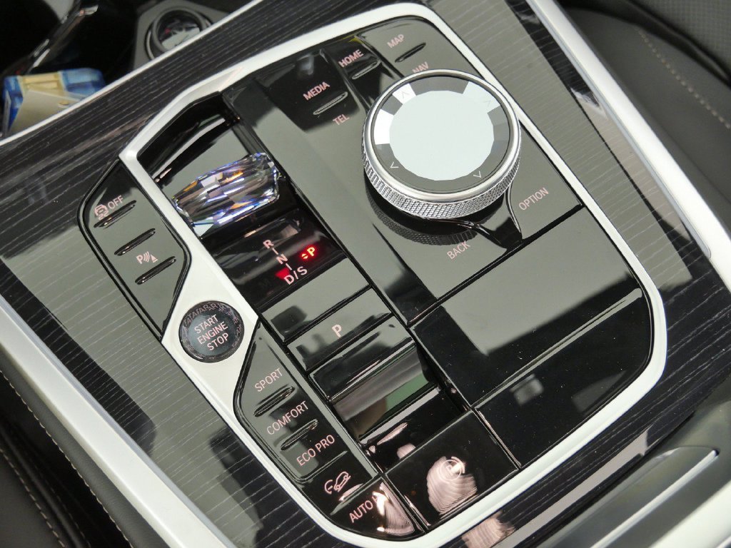 New 2026 Dravit Grey Metallic BMW M60i image 48