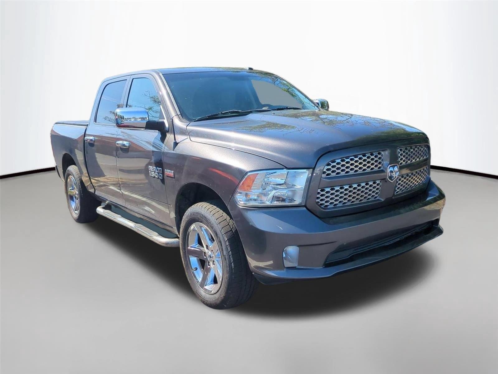 Used 2017 Granite Crystal Metallic Clearcoat Ram Express image 3