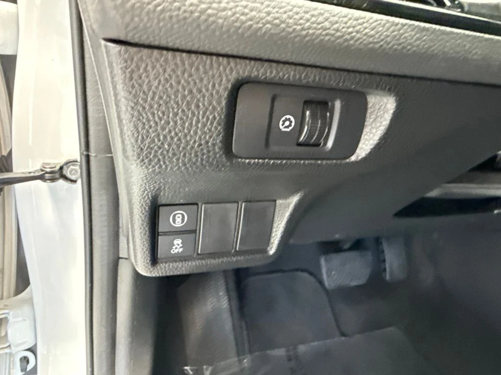 Used 2023 White Honda LX image 20