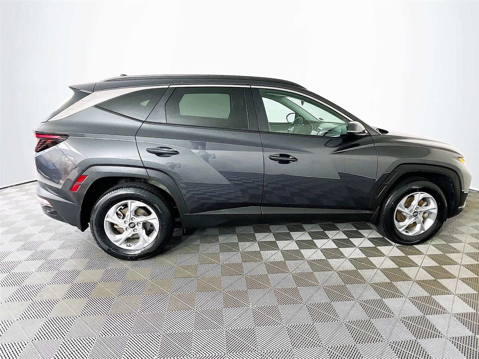 Used 2023 Portofino Gray Hyundai SEL image 11