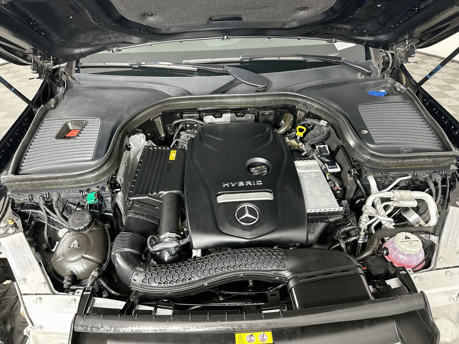 Used 2019 Black Mercedes-Benz GLC 350e image 32