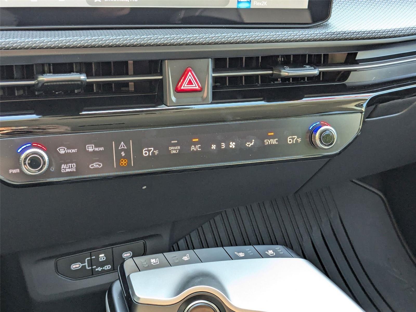 New 2025 Glacier White Pearl Kia Wind image 24
