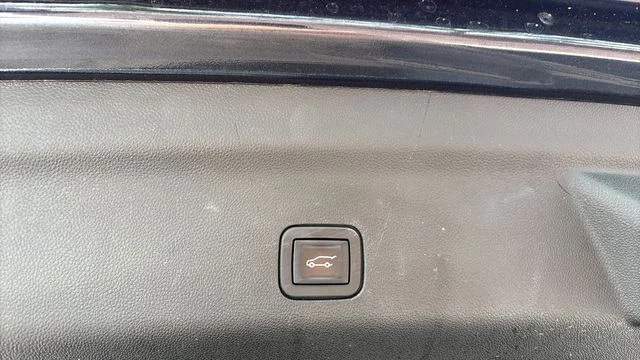 Used 2023 Silver GMC SLT image 36