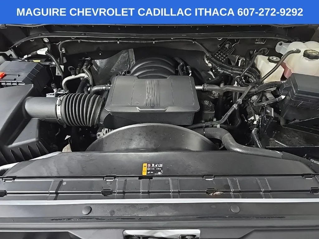 Used 2025 White Chevrolet LT image 12