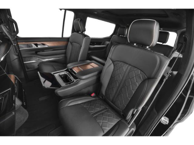 Used 2024 Diamond Black Crystal Pearlcoat Jeep Series III Obsidian image 15