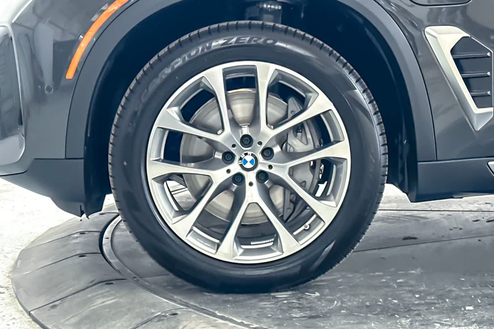 New 2026 Dravit Grey Metallic BMW xDrive50e image 24