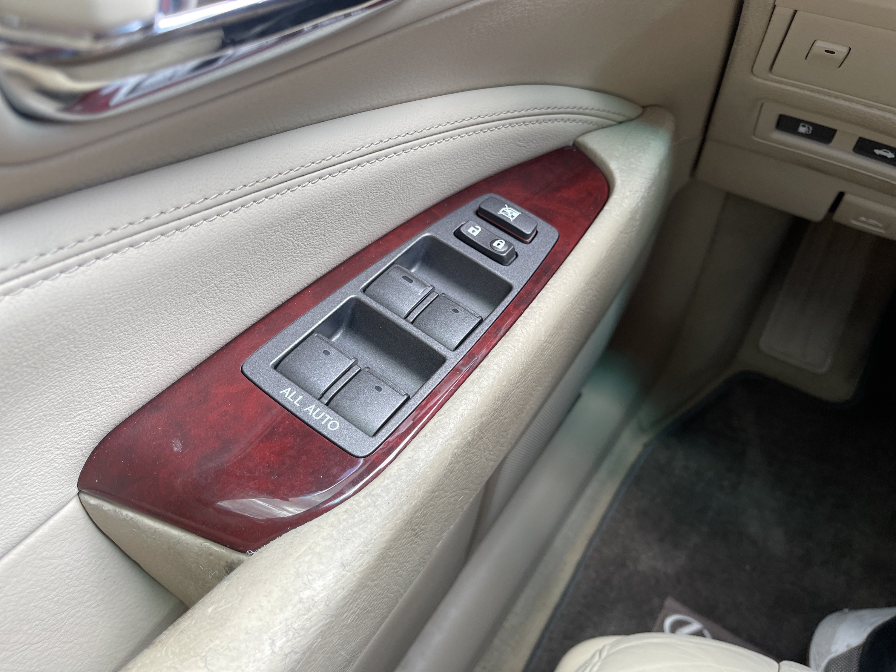 Used 2012 Starfire Pearl Lexus 4DR SDN RWD image 18