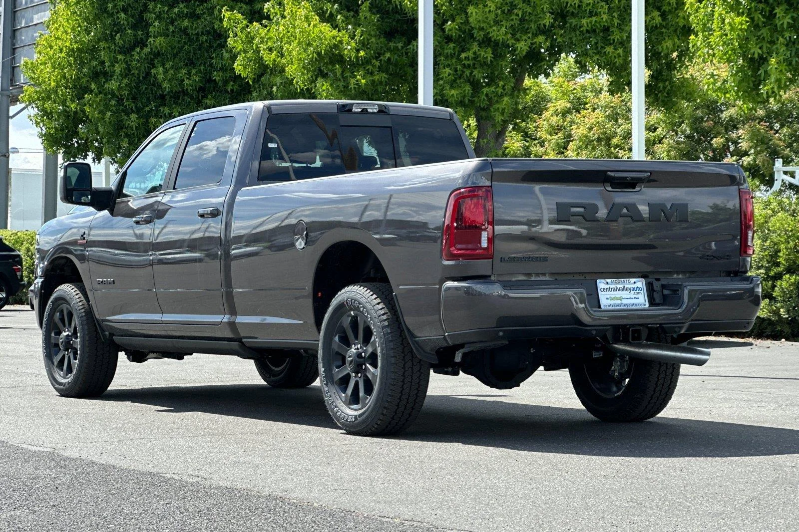New 2026 Granite Crystal Metallic Clear-Coat Exterior Paint RAM Laramie image 5