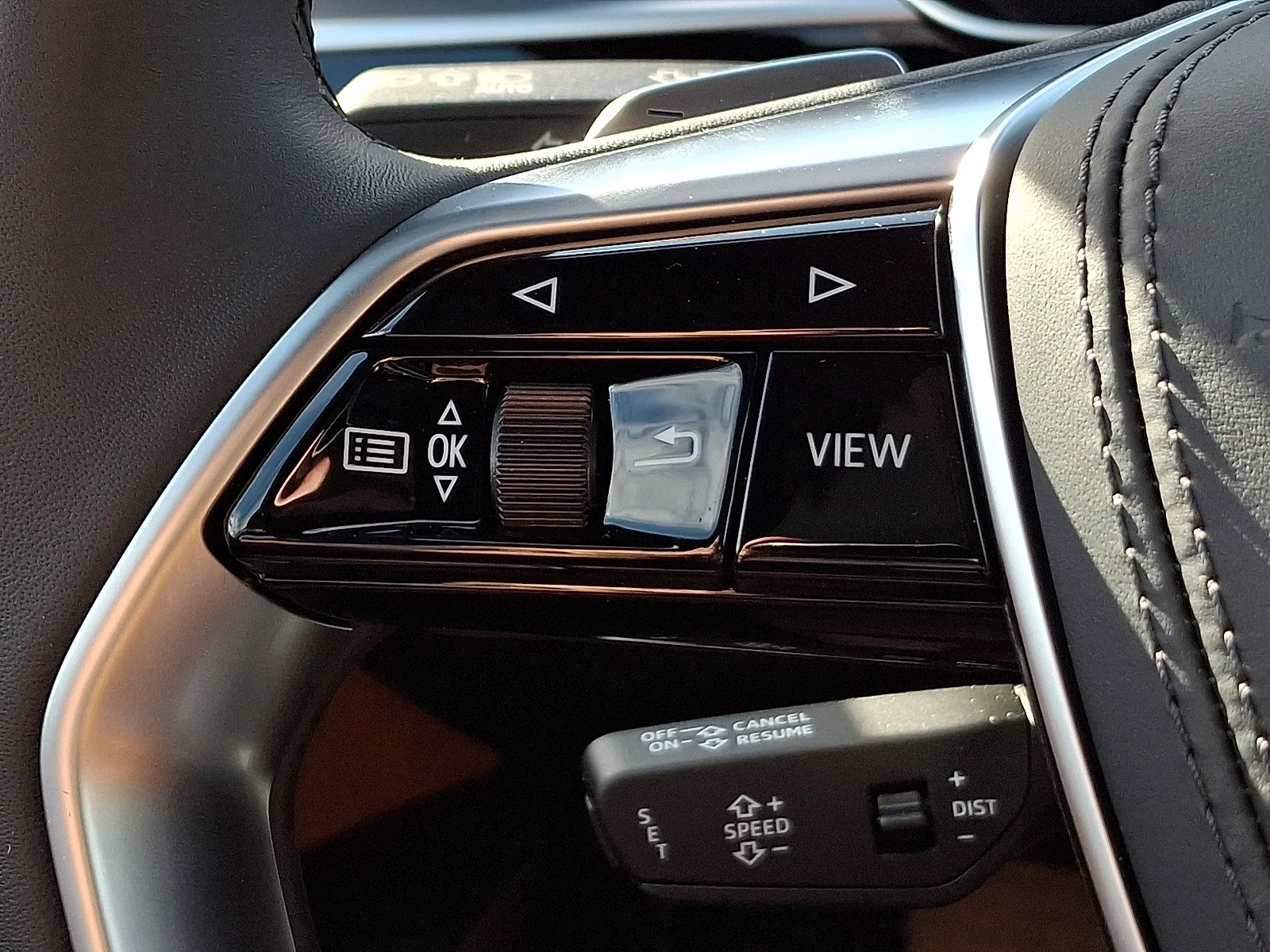 New 2026 Sebring Black Crystal Effect Audi 55 TFSI quattro Tiptronic image 16