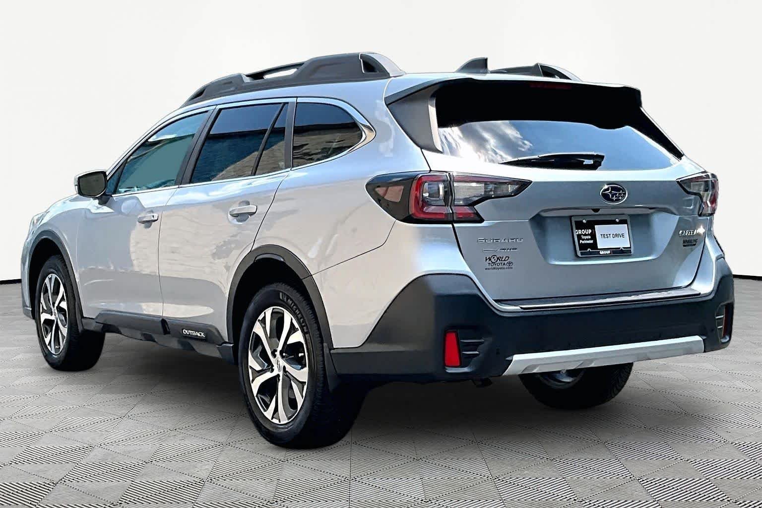 Used 2022 Ice Silver Metallic Subaru Limited image 12