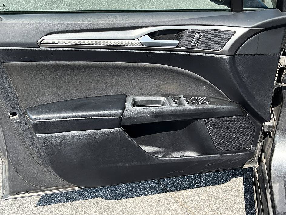 Used 2019 Magnetic Ford SE image 19