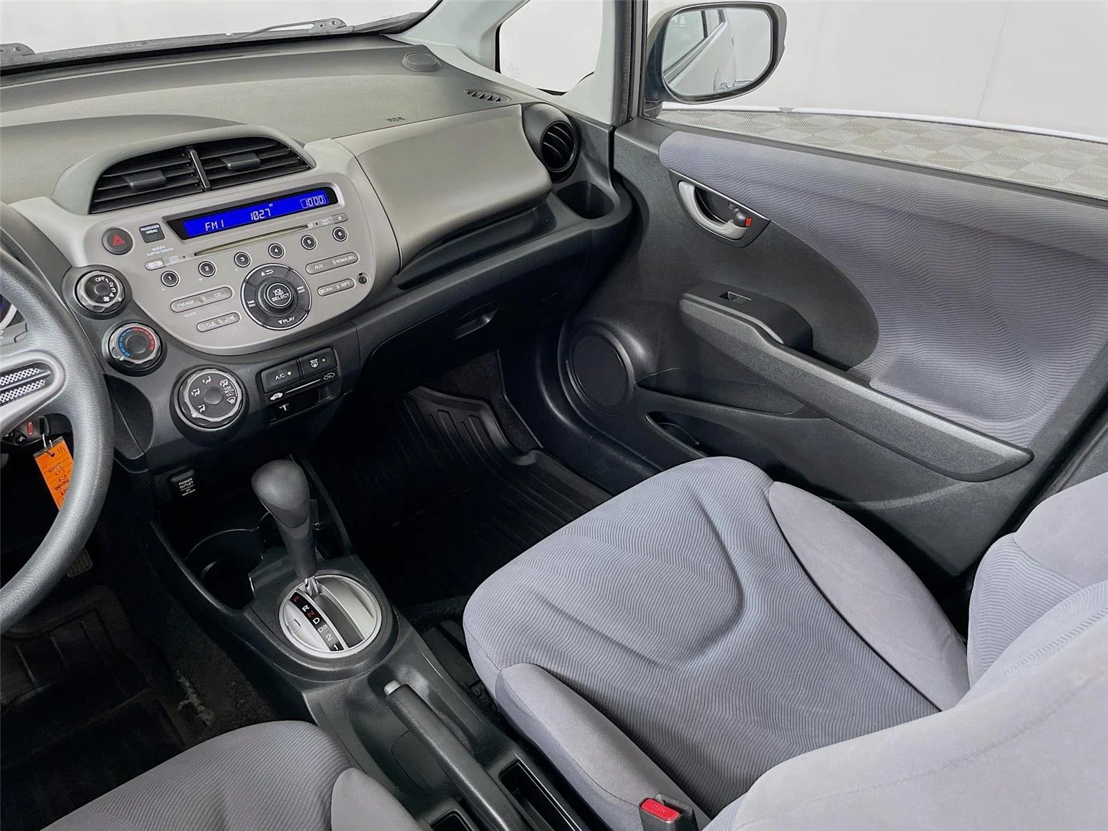 Used 2009 Storm Silver Metallic Honda BASE image 24