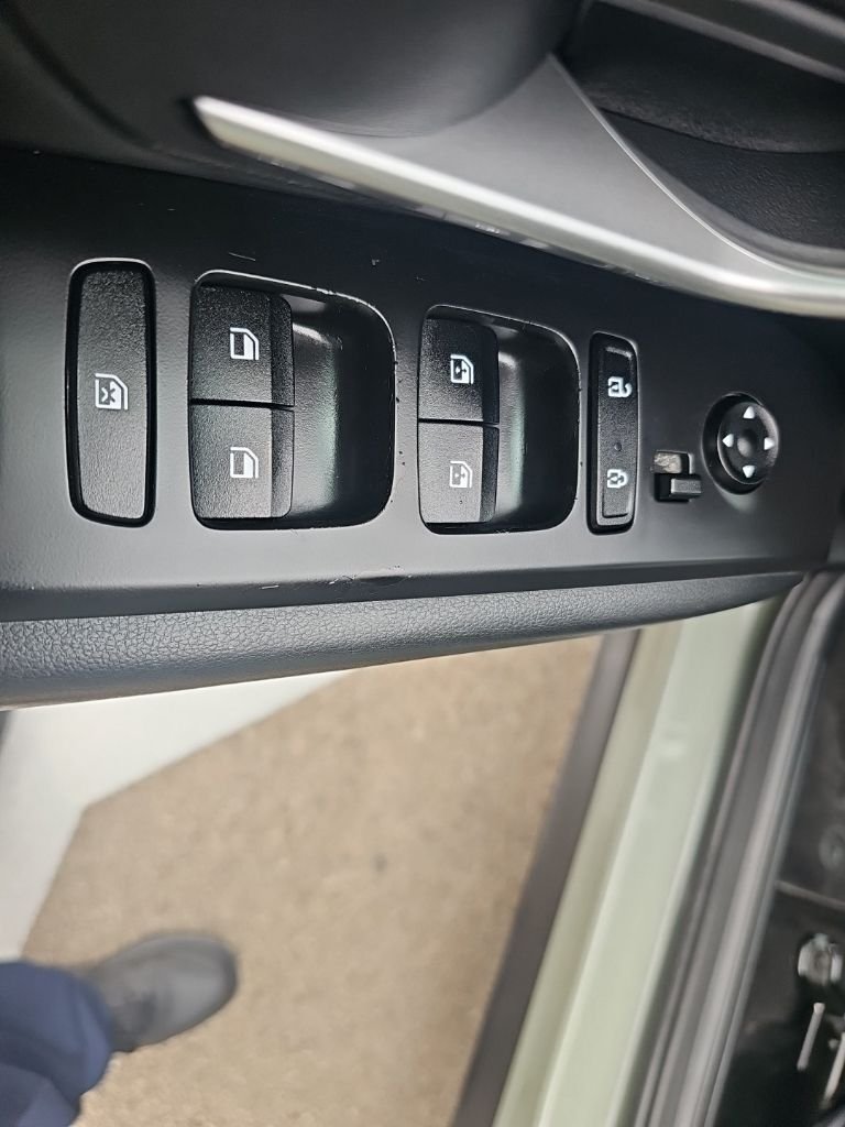 Used 2022 Green Hyundai SEL image 12