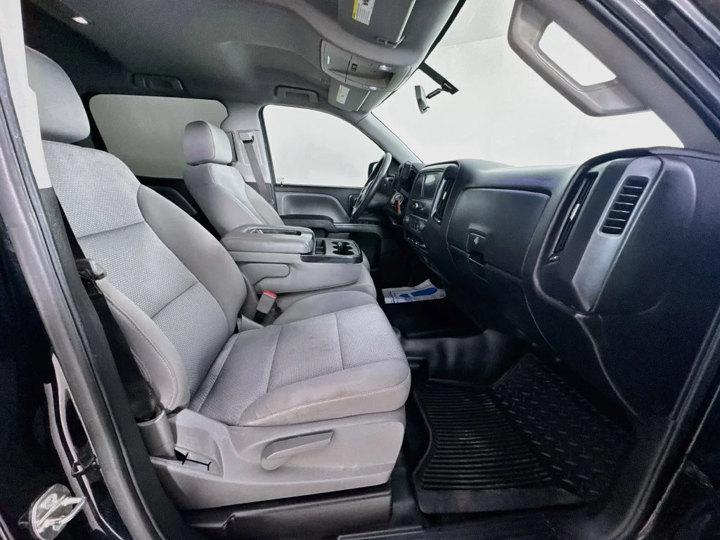 Used 2018 Black Chevrolet Custom image 31