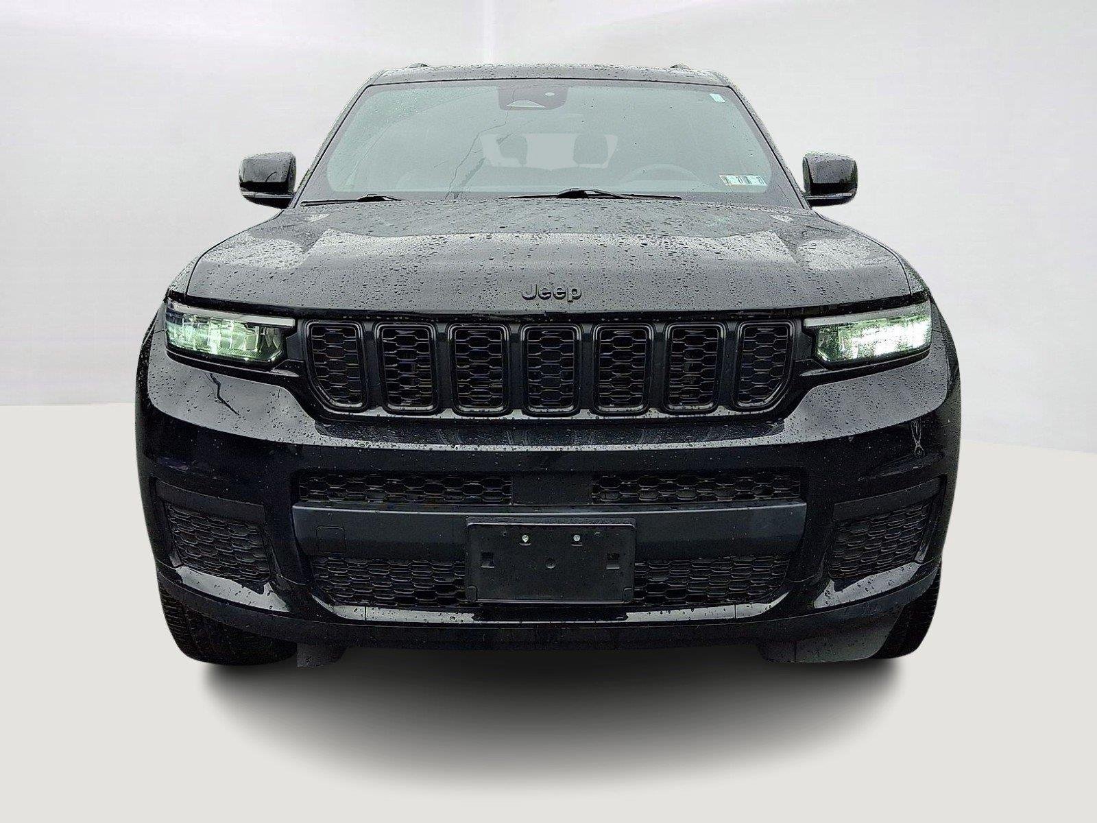 Used 2023 Diamond Black Crystal Pearlcoat Jeep Altitude X image 2