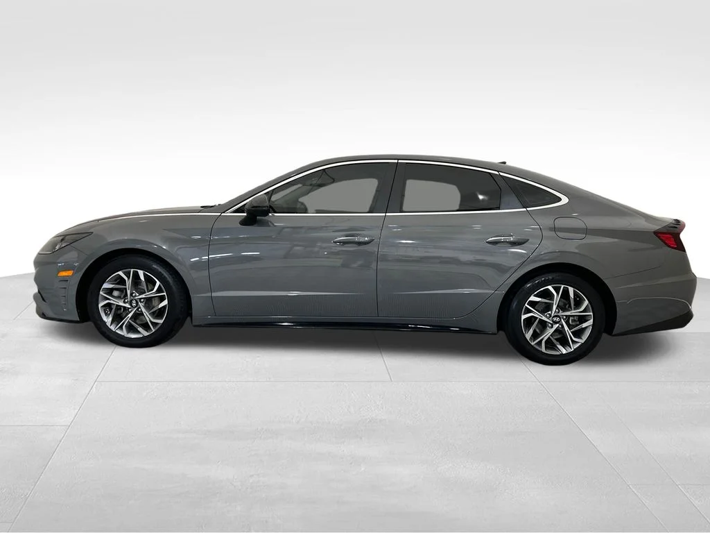 Used 2022 Gray Hyundai SEL image 2