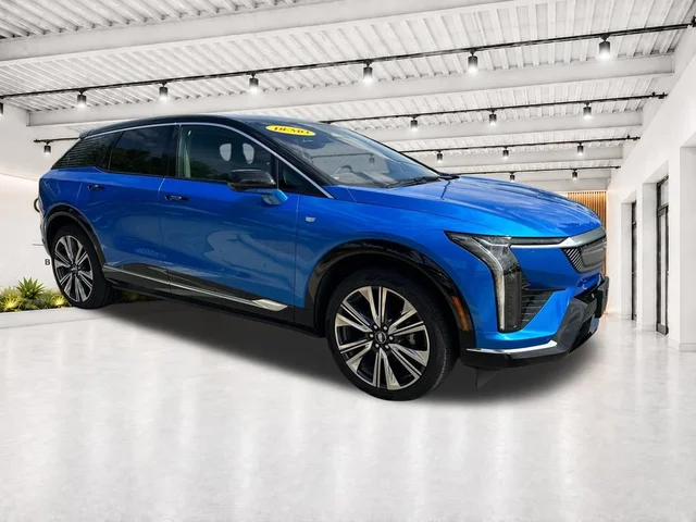 2025 Cadillac OPTIQ Luxury 2
