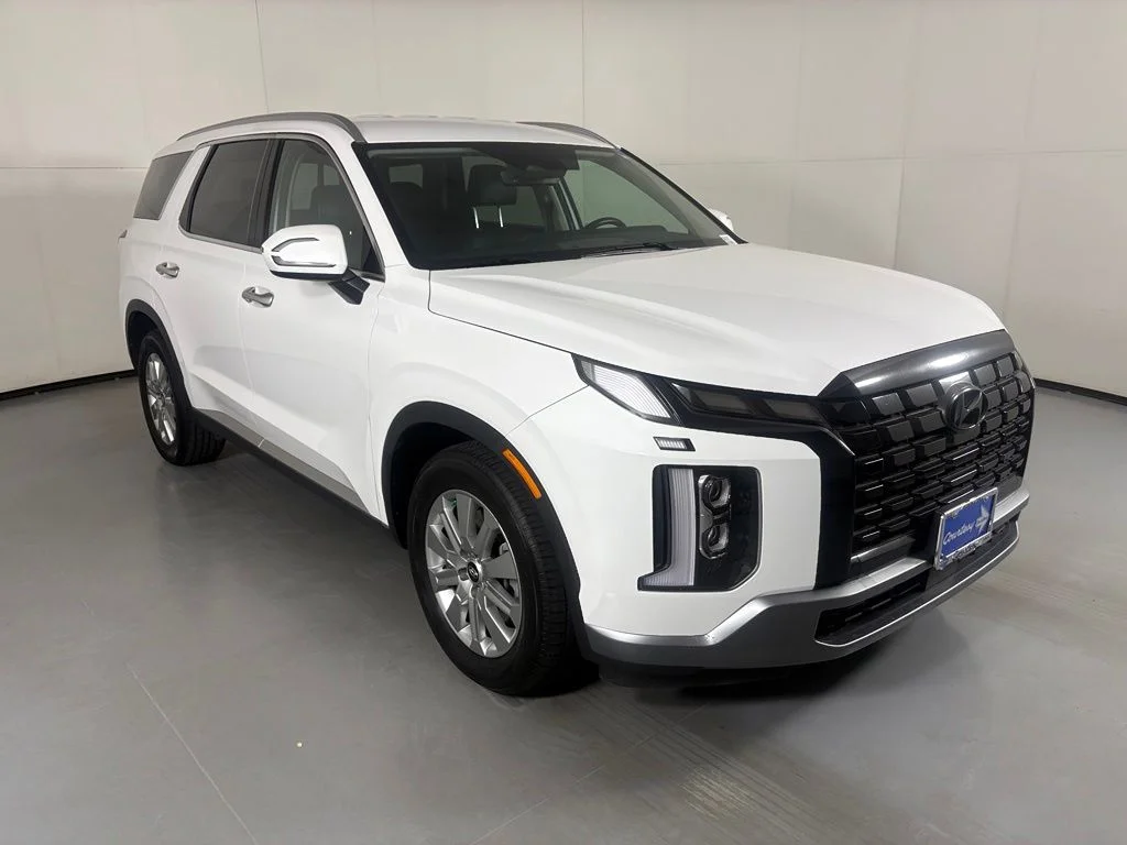 Used 2024 White Hyundai SEL image 2