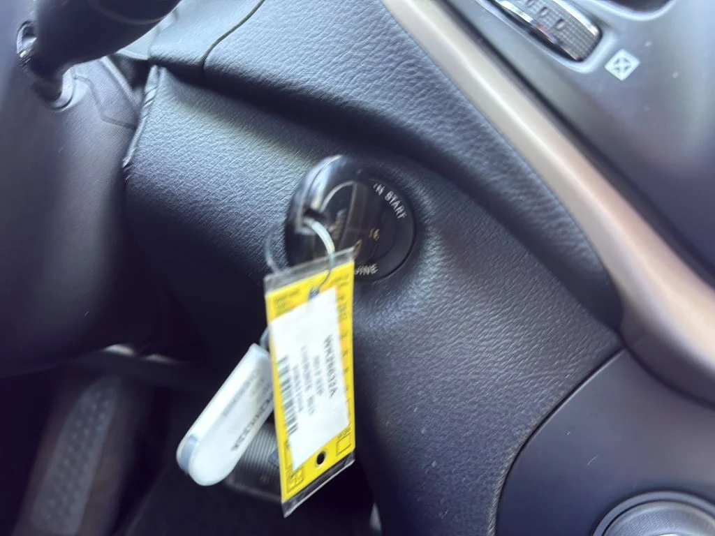 Used 2017 Red Jeep Latitude image 30