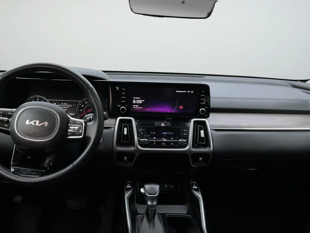 Used 2023 Red Kia X-Line S image 9