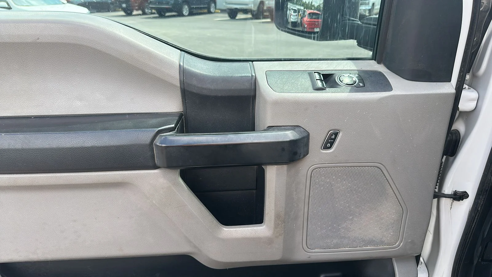Used 2019 White Ford XL image 18